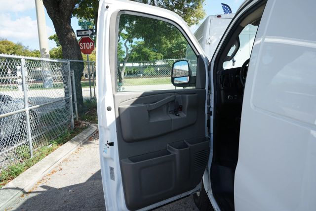 
								2019 Chevrolet Express 2500 Cargo Van 3D full									