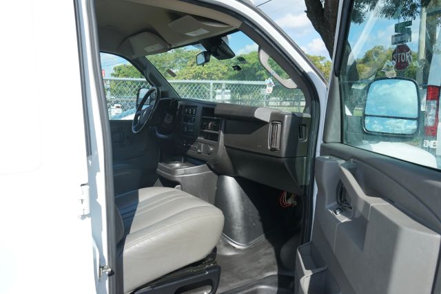 
								2019 Chevrolet Express 2500 Cargo Van 3D full									