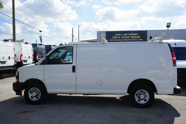 
								2019 Chevrolet Express 2500 Cargo Van 3D full									