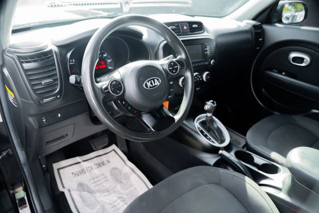 
								2017 Kia Soul Wagon 4D full									