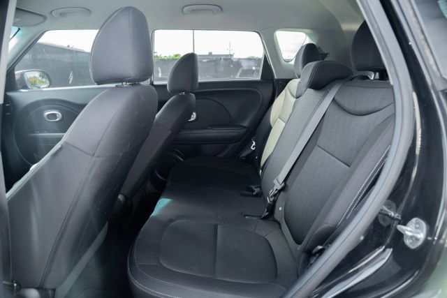 
								2017 Kia Soul Wagon 4D full									