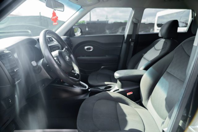 
								2017 Kia Soul Wagon 4D full									