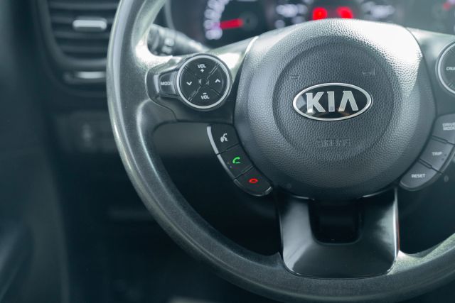 
								2017 Kia Soul Wagon 4D full									