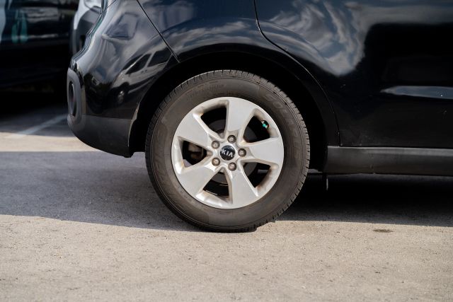 
								2017 Kia Soul Wagon 4D full									