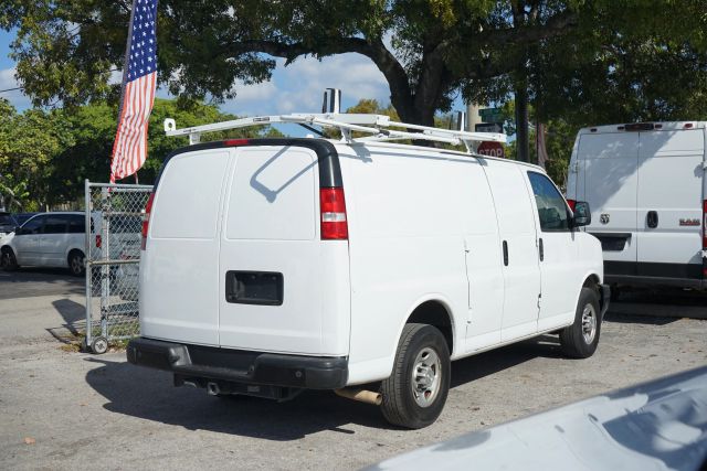 
								2019 Chevrolet Express 2500 Cargo Van 3D full									