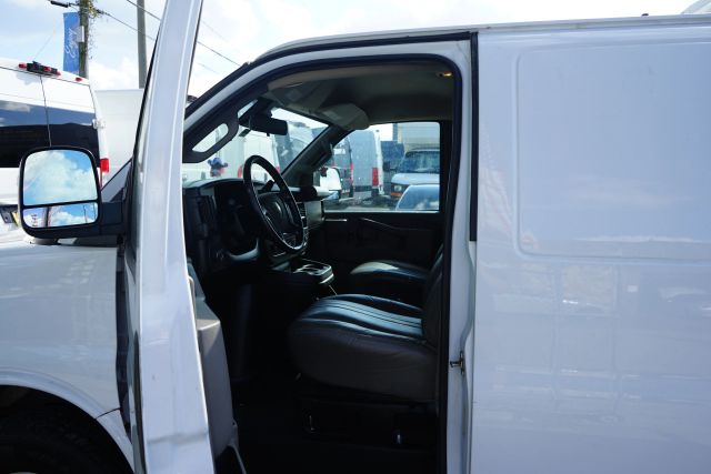 
								2019 Chevrolet Express 2500 Cargo Van 3D full									