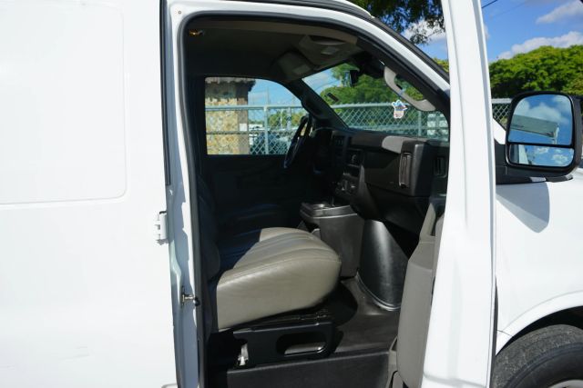 
								2019 Chevrolet Express 2500 Cargo Van 3D full									