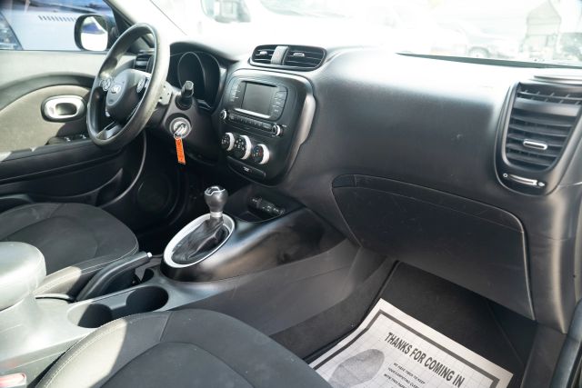 
								2017 Kia Soul Wagon 4D full									