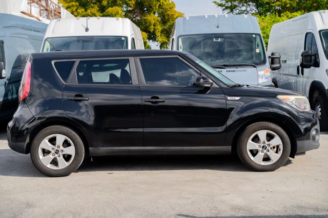 
								2017 Kia Soul Wagon 4D full									