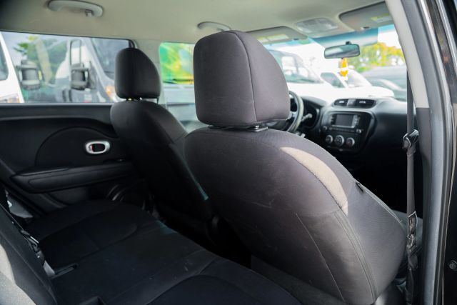 
								2017 Kia Soul Wagon 4D full									