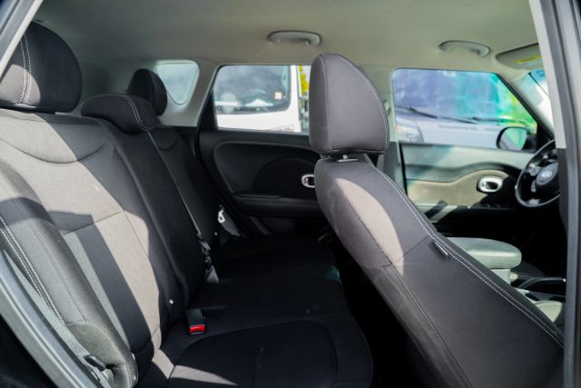 
								2017 Kia Soul Wagon 4D full									