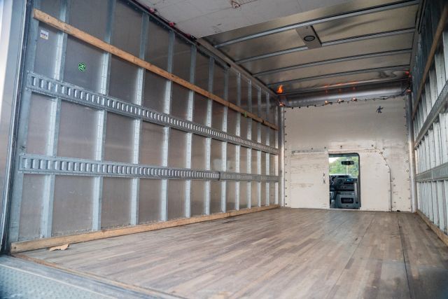 
								2021 Ford E350 Super Duty Cutaway Cutaway Van 2D full									