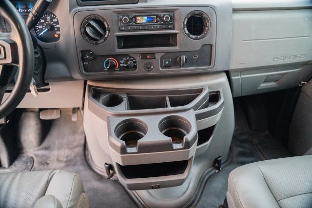 
								2021 Ford E350 Super Duty Cutaway Cutaway Van 2D full									