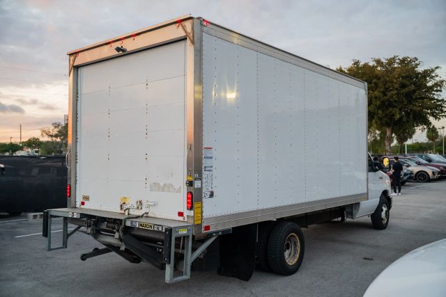 
								2021 Ford E350 Super Duty Cutaway Cutaway Van 2D full									