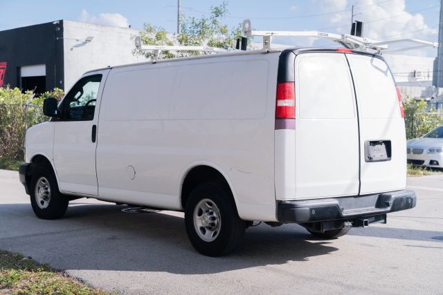 
								2021 Chevrolet Express 2500 Cargo Regular Van 3D full									