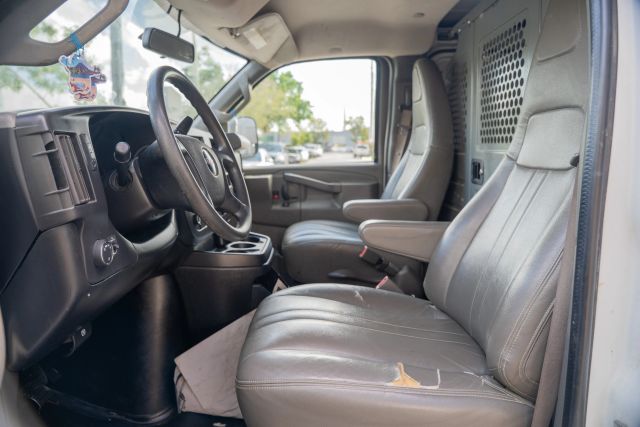 
								2018 GMC Savana 2500 Cargo Extended Van 3D full									