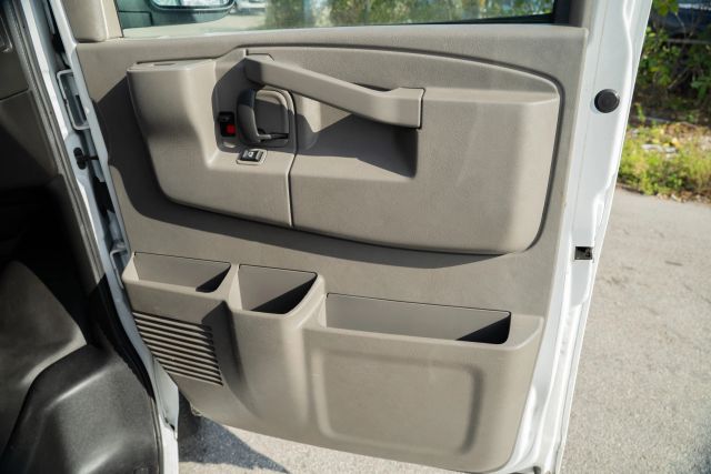 
								2021 Chevrolet Express 2500 Cargo Regular Van 3D full									