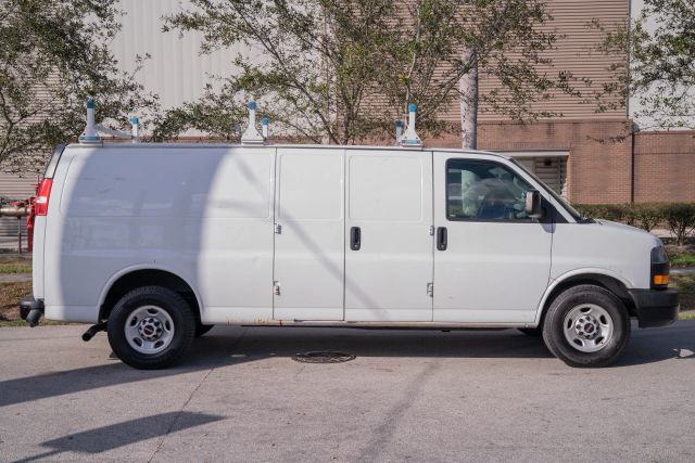 
								2018 GMC Savana 2500 Cargo Extended Van 3D full									