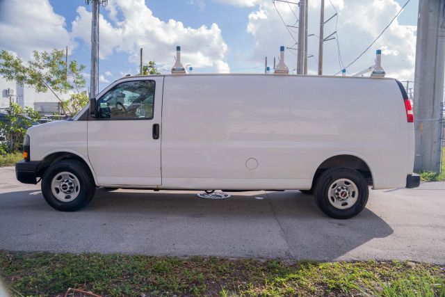 
								2018 GMC Savana 2500 Cargo Extended Van 3D full									