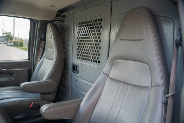 
								2018 GMC Savana 2500 Cargo Extended Van 3D full									