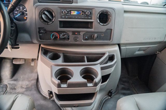 
								2021 Ford E350 Super Duty Cutaway Cutaway Van 2D full									