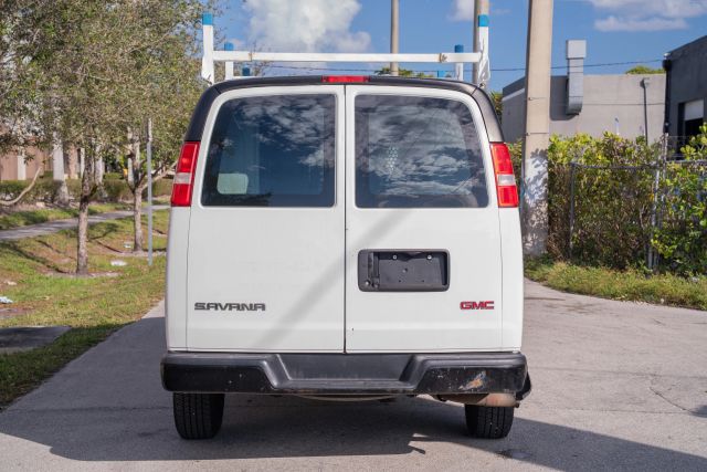 
								2018 GMC Savana 2500 Cargo Extended Van 3D full									