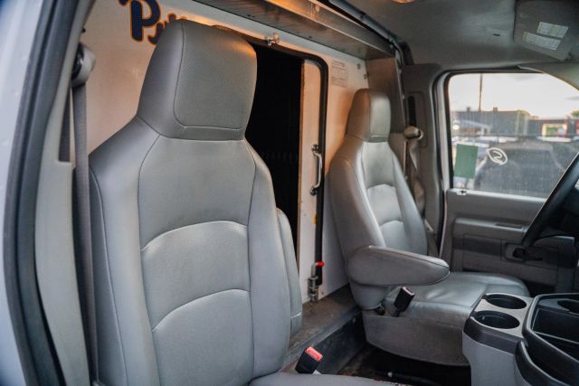 
								2021 Ford E350 Super Duty Cutaway Cutaway Van 2D full									