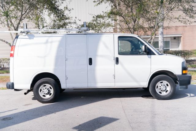 
								2021 Chevrolet Express 2500 Cargo Regular Van 3D full									