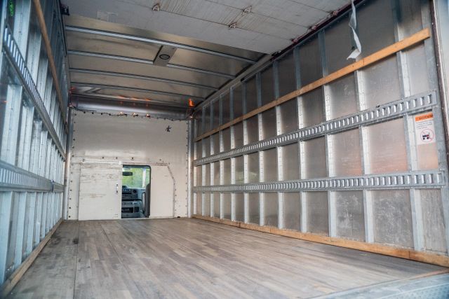 
								2021 Ford E350 Super Duty Cutaway Cutaway Van 2D full									