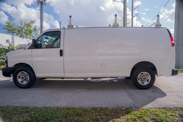 
								2018 GMC Savana 2500 Cargo Extended Van 3D full									