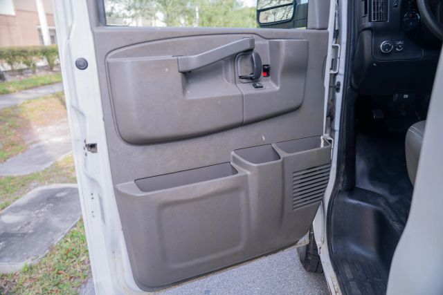 
								2018 GMC Savana 2500 Cargo Extended Van 3D full									