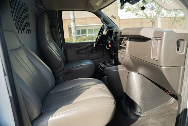 
								2021 Chevrolet Express 2500 Cargo Regular Van 3D full									