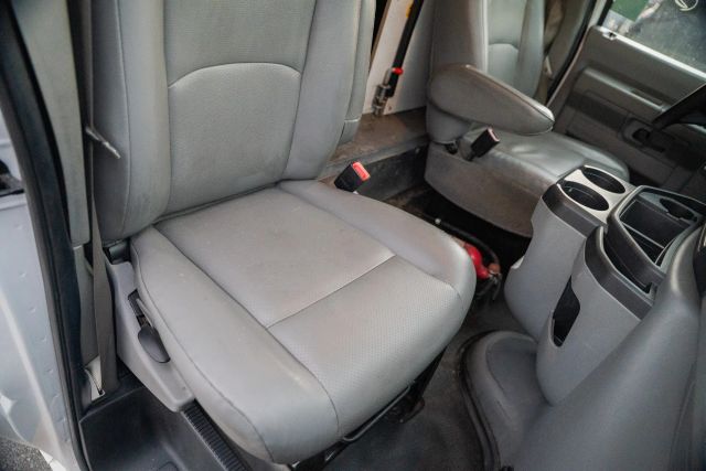 
								2021 Ford E350 Super Duty Cutaway Cutaway Van 2D full									