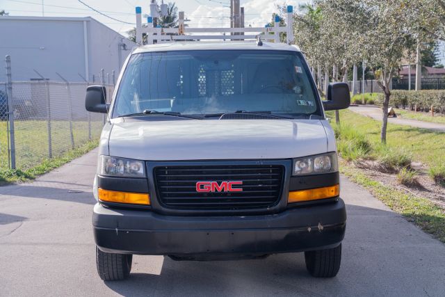 
								2018 GMC Savana 2500 Cargo Extended Van 3D full									