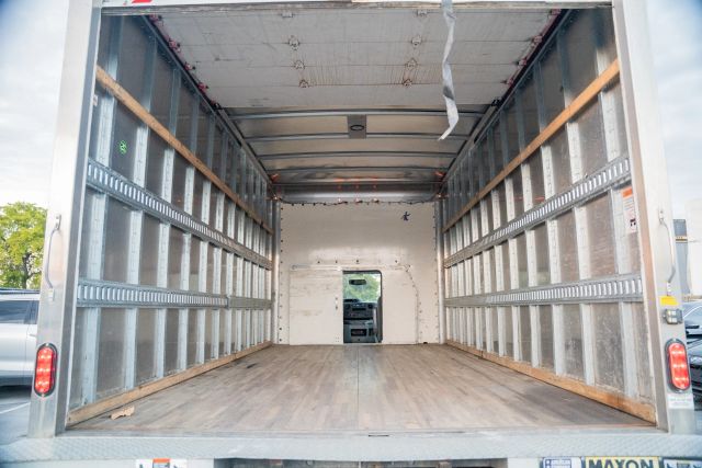 
								2021 Ford E350 Super Duty Cutaway Cutaway Van 2D full									