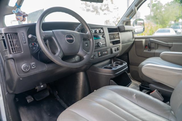 
								2018 GMC Savana 2500 Cargo Extended Van 3D full									