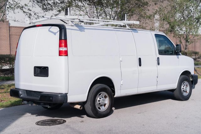
								2021 Chevrolet Express 2500 Cargo Regular Van 3D full									