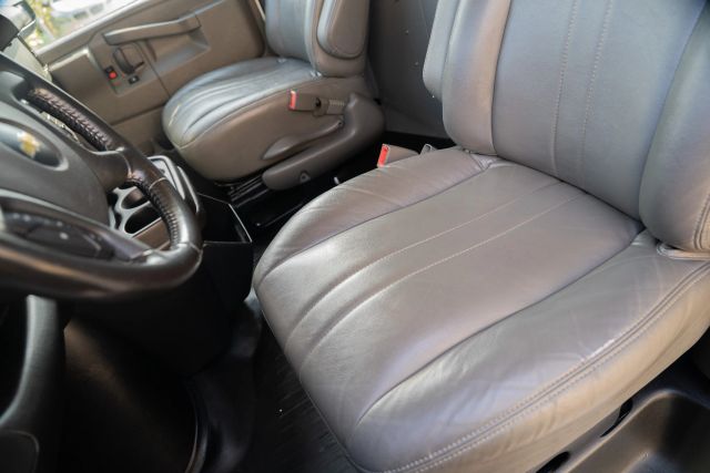 
								2021 Chevrolet Express 2500 Cargo Regular Van 3D full									