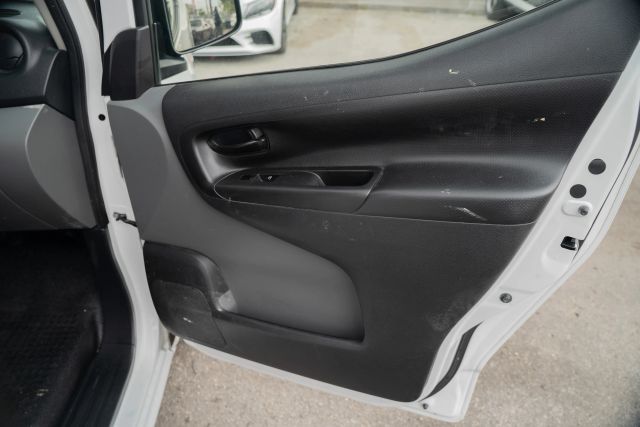 
								2019 Nissan NV200 S Van 4D full									