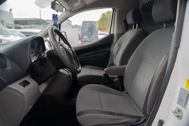 
								2019 Nissan NV200 S Van 4D full									
