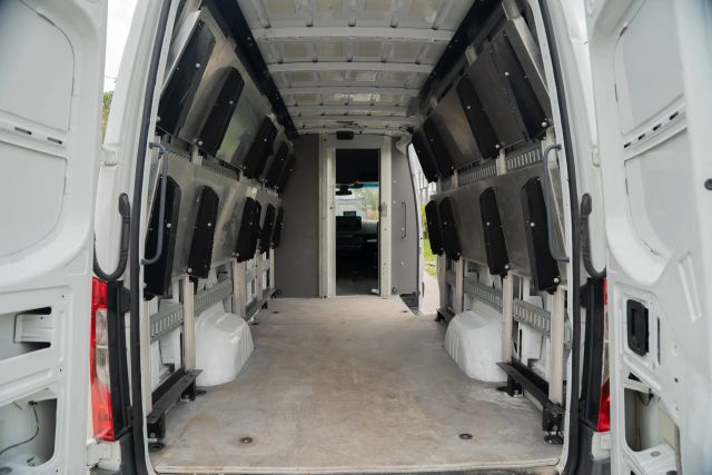 
								2020 Mercedes-Benz Sprinter 2500 Cargo High Roof w/170  WB Van 3D full									