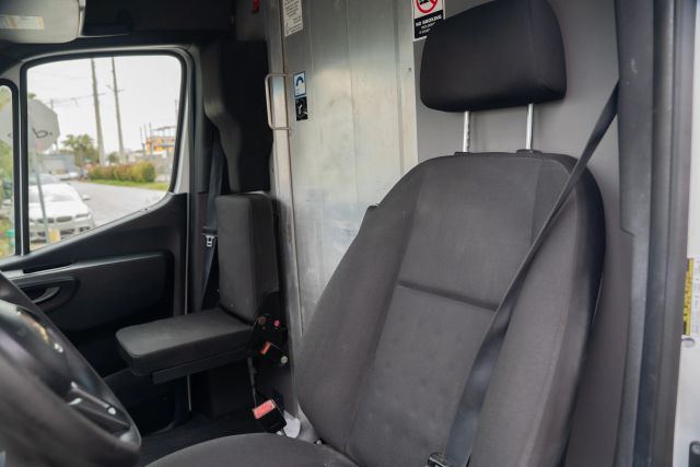 
								2020 Mercedes-Benz Sprinter 2500 Cargo High Roof w/170  WB Van 3D full									