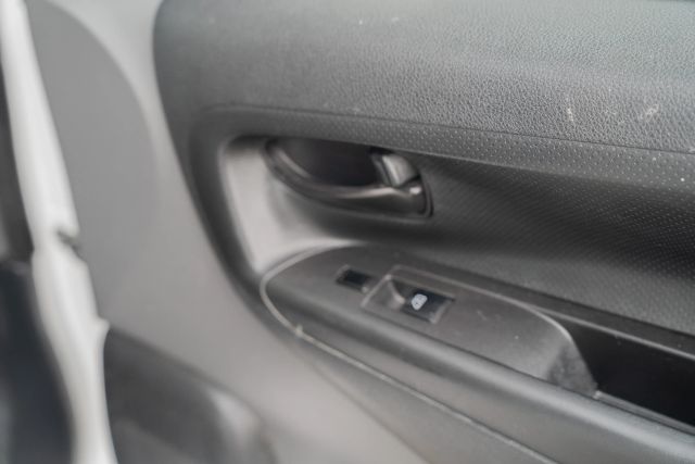 
								2019 Nissan NV200 S Van 4D full									