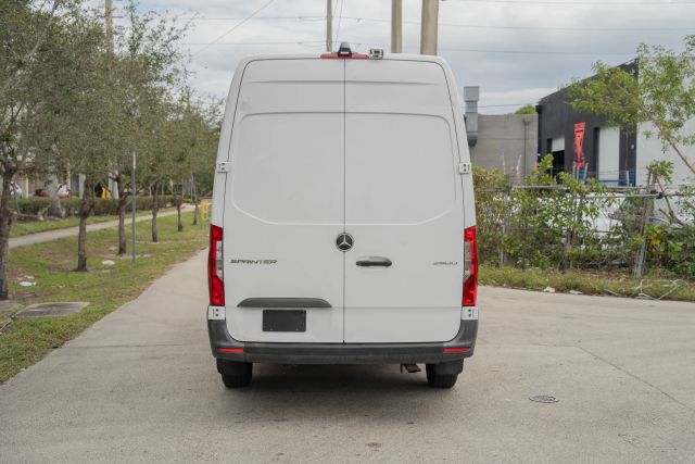 
								2020 Mercedes-Benz Sprinter 2500 Cargo High Roof w/170  WB Van 3D full									