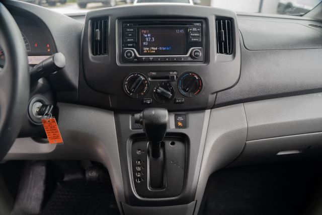 
								2019 Nissan NV200 S Van 4D full									