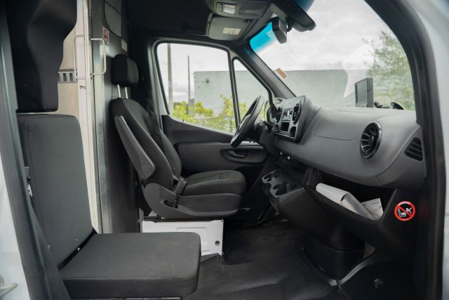 
								2020 Mercedes-Benz Sprinter 2500 Cargo High Roof w/170  WB Van 3D full									