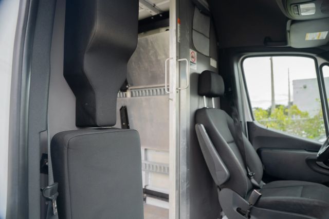 
								2020 Mercedes-Benz Sprinter 2500 Cargo High Roof w/170  WB Van 3D full									