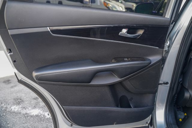 
								2019 Kia Sorento LX Sport Utility 4D full									