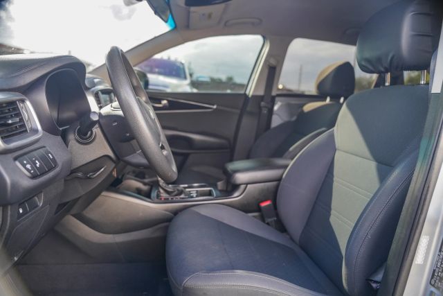 
								2019 Kia Sorento LX Sport Utility 4D full									