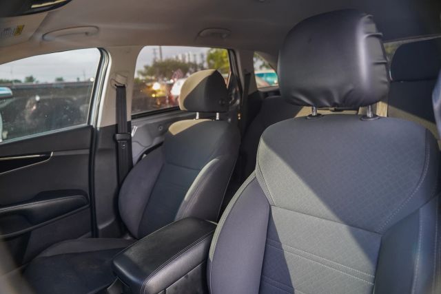 
								2019 Kia Sorento LX Sport Utility 4D full									